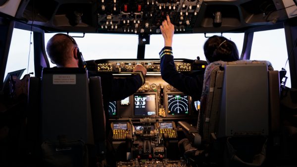 Πρώην αεροσυνοδός κατηγορείται ότι παρίστανε τον πιλότο για... δωρεάν πτήσεις!