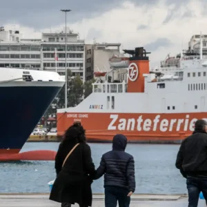 Απαγορευτικό απόπλου από Πειραιά και Ραφήνα λόγω των θυελλωδών ανέμων – Ποια δρομολόγια έχουν ανασταλεί