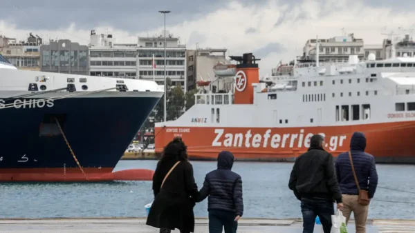 Απαγορευτικό απόπλου από Πειραιά και Ραφήνα λόγω των θυελλωδών ανέμων – Ποια δρομολόγια έχουν ανασταλεί