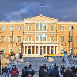 Τι αυξήσεις θα δουν από σήμερα οι εργαζόμενοι του ιδιωτικού τομέα με τη νέα φορολογική κλίμακα - Δείτε παραδείγματα