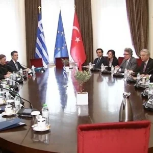 Πολιτικός διάλογος Ελλάδας - Τουρκίας: Οι διμερείς σχέσεις στο επίκεντρο της σημερινής συνάντησης