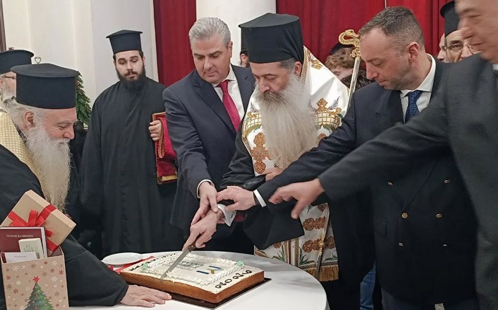 Λαμία Πρωτοχρονιά με αισιοδοξία κι ανταλλαγή ευχών - Ο τυχερός του φλουριού