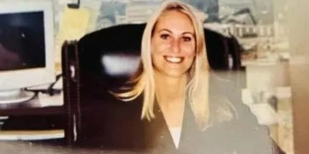 Αμερικανίδα βρέθηκε νεκρή σε πτήση προς το Ηνωμένο Βασίλειο, αφού αποκοιμήθηκε στον ώμο της μητέρας της