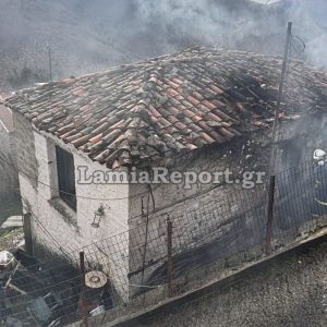 Φθιώτιδα: Με εγκαύματα στο νοσοκομείο ηλικιωμένος που κάηκε το σπίτι του - Τον έσωσαν οι συγχωριανοί του - ΦΩΤΟ
