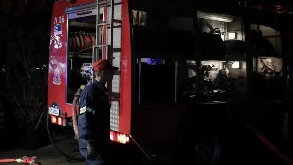 Φωτιά σε κτίριο στα Πατήσια