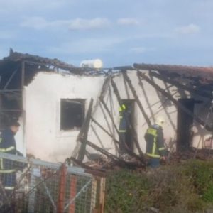 Ραφήνα: «Δεν πρόλαβε να βγει έξω για να σωθεί» λέει γείτονας για τον 82χρονο που κάηκε μέσα στο σπίτι του