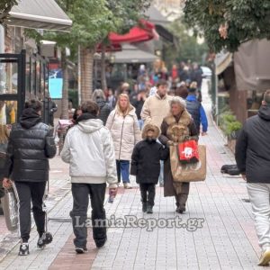 Χειμερινές εκπτώσεις: Ανοιχτά αύριο Κυριακή (18/1) τα καταστήματα