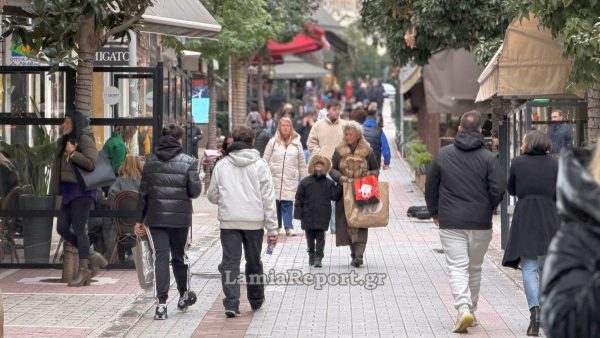 Χειμερινές εκπτώσεις: Ανοιχτά αύριο Κυριακή (18/1) τα καταστήματα