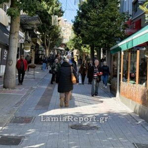 Ανοιχτά τα καταστήματα σήμερα Κυριακή, λόγω χειμερινών εκπτώσεων - Το ωράριο λειτουργίας