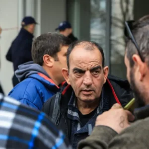 Ένταση ανάμεσα σε αγροτοσυνδικαλιστές: «Βαφτίζετε τους ντελιβεράδες, μπλόκα» – «Μας έλεγαν λαγούς, προδότες και καλικάντζαρους και δεν το καταδίκασες»