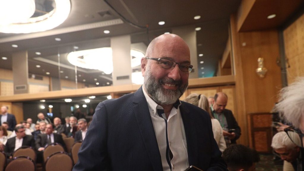 Σάκης Αρναούτογλου: Το δημόσιο μήνυμα για την απώλεια της μητέρας του – Η επιθυμία της οικογένειας