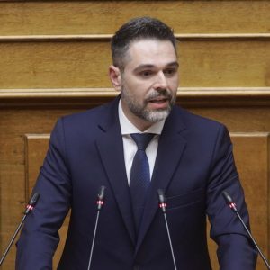 Στη Βουλή η καταστροφή των καλλιεργειών στη Φθιώτιδα από Σαρακιώτη – Ζητά άμεσες αποζημιώσεις και έκτακτη στήριξη των αγροτών