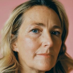 Κληρονόμος αποκαλύπτει πώς έμαθε για την απιστία του συζύγου της μετά από 21 χρόνια γάμου - Η ερωμένη και η απόπειρα αυτοκτονίας