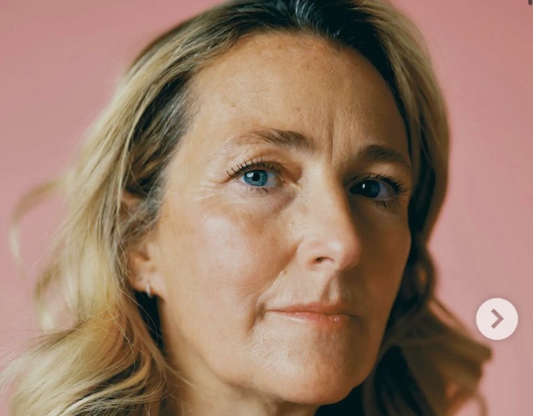 Κληρονόμος αποκαλύπτει πώς έμαθε για την απιστία του συζύγου της μετά από 21 χρόνια γάμου - Η ερωμένη και η απόπειρα αυτοκτονίας