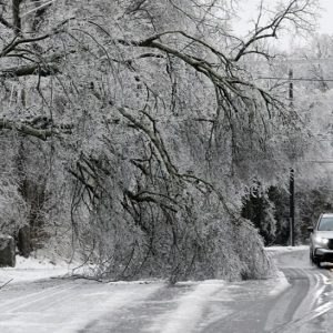 Κακοκαιρία στις ΗΠΑ: Στο έλεος της χιονοκαταιγίδας Fern τουλάχιστον 37 πολιτείες – 11 νεκροί και 1.000.000 σπίτια χωρίς ρεύμα