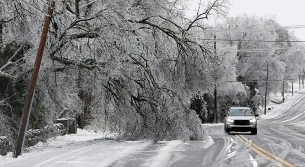 Κακοκαιρία στις ΗΠΑ: Στο έλεος της χιονοκαταιγίδας Fern τουλάχιστον 37 πολιτείες – 11 νεκροί και 1.000.000 σπίτια χωρίς ρεύμα