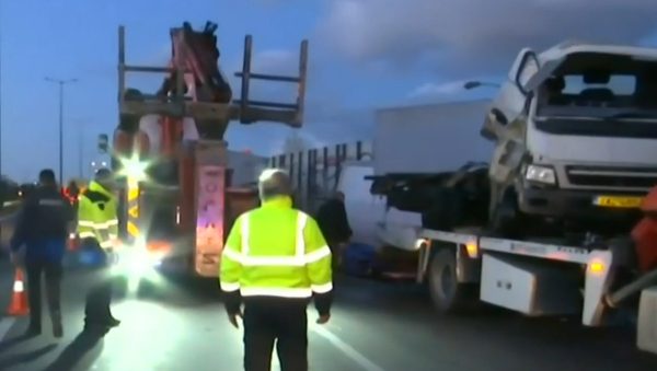 Κηφισός: Νεκρός ο ένας οδηγός μετά το σοβαρό τροχαίο – Έπεσε πάνω του φορτηγό από το αντίθετο ρεύμα