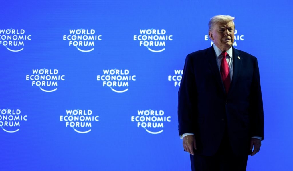 Χωρίς προσχήματα ο Τραμπ στο Νταβός: Το σκληρό μήνυμα προς την Ευρώπη και η αχτίδα αποκλιμάκωσης με τη Γροιλανδία