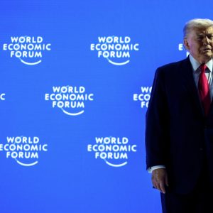 Χωρίς προσχήματα ο Τραμπ στο Νταβός: Το σκληρό μήνυμα προς την Ευρώπη και η αχτίδα αποκλιμάκωσης με τη Γροιλανδία