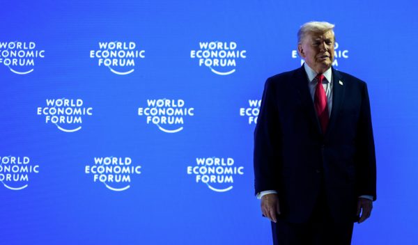 Χωρίς προσχήματα ο Τραμπ στο Νταβός: Το σκληρό μήνυμα προς την Ευρώπη και η αχτίδα αποκλιμάκωσης με τη Γροιλανδία