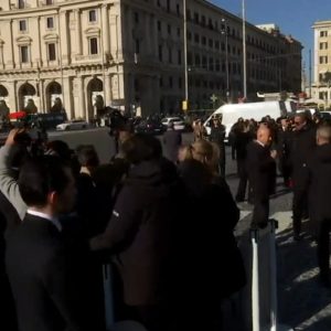 Κηδεία Valentino: Η μόδα αποχαιρετά τον σπουδαίο σχεδιαστή – Όλοι παρόντες στο «τελευταίο αντίο»