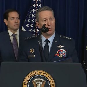 «Absolute Resolve»: Η επιχείρηση των ΗΠΑ κατά του Μαδούρο – Τα 150 αεροπλάνα από όλον τον κόσμο και το σκοτάδι στο Καράκας