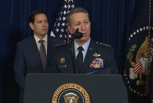 «Absolute Resolve»: Η επιχείρηση των ΗΠΑ κατά του Μαδούρο – Τα 150 αεροπλάνα από όλον τον κόσμο και το σκοτάδι στο Καράκας