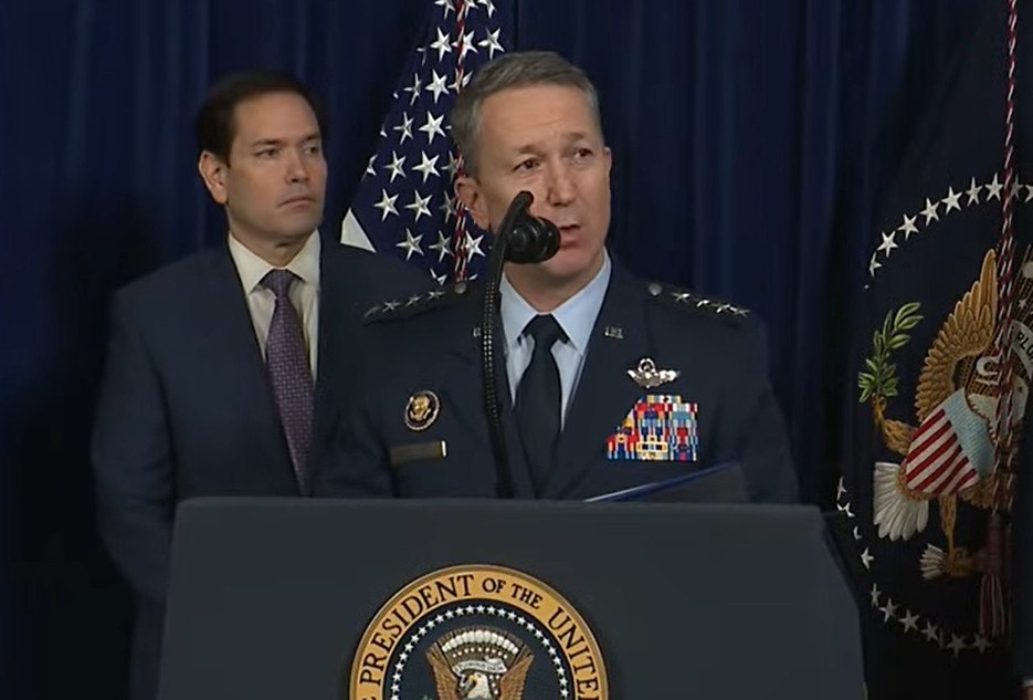 «Absolute Resolve»: Η επιχείρηση των ΗΠΑ κατά του Μαδούρο – Τα 150 αεροπλάνα από όλον τον κόσμο και το σκοτάδι στο Καράκας