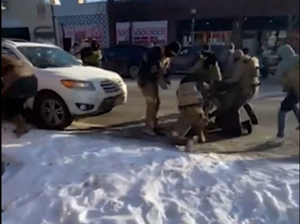 Νέο σοκαριστικό βίντεο από την δολοφονία του 37χρονου στη Μινεάπολη: «Γιατί δεν προστάτευε η τοπική αστυνομία την ICE» αναρωτιέται ο Τραμπ