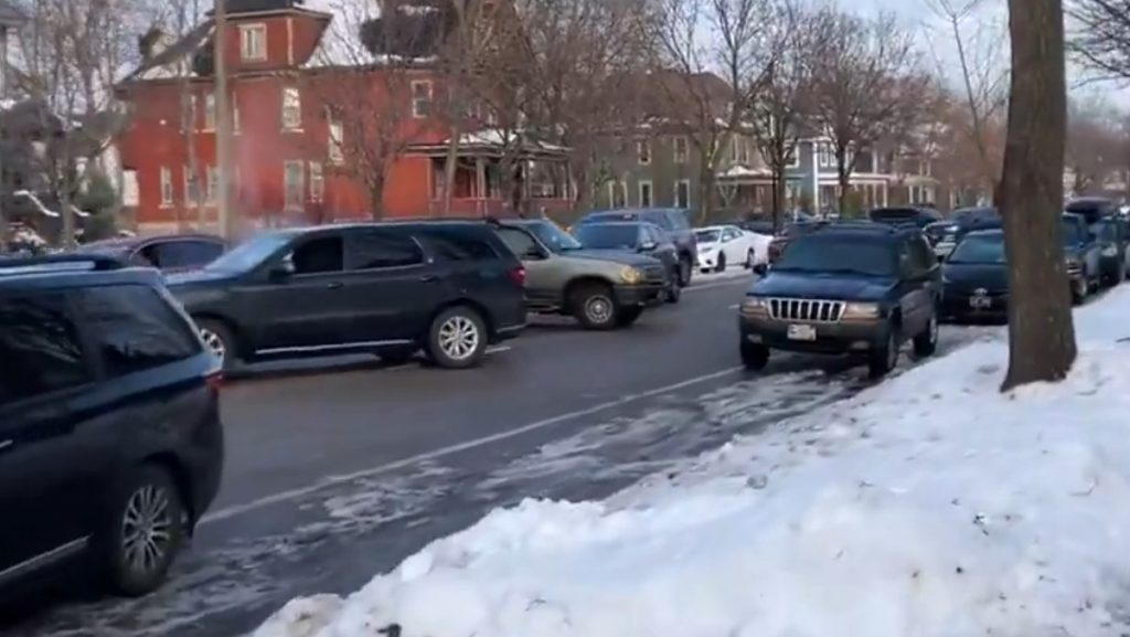 Μινεάπολη: Μητέρα 3 παιδιών και ποιήτρια η 37χρονη που σκότωσαν πράκτορες της ICE – Σοκάρει το βίντεο με τη στιγμή της εν ψυχρώ δολοφονίας της