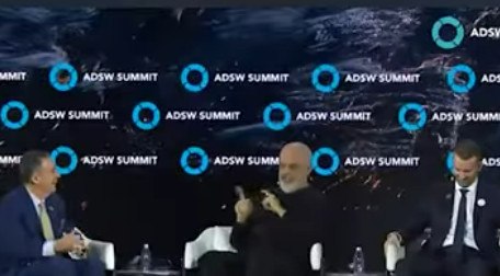 «Νομίζεις ότι είστε απόγονοι του Πλάτωνα και του Αριστοτέλη αλλά δεν είστε» - Παραλήρημα Ράμα εναντίον Έλληνα δημοσιογράφου, δείτε βίντεο