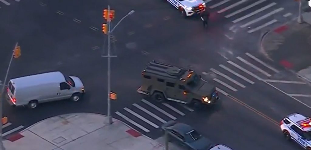 Νικολάς Μαδούρο: Με χειροπέδες και στολή φυλακισμένου στο δικαστήριο της Νέας Υόρκης ο πρόεδρος της Βενεζουέλας