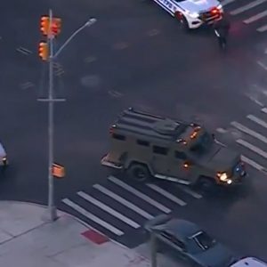 Νικολάς Μαδούρο: Με χειροπέδες και στολή φυλακισμένου στο δικαστήριο της Νέας Υόρκης ο πρόεδρος της Βενεζουέλας