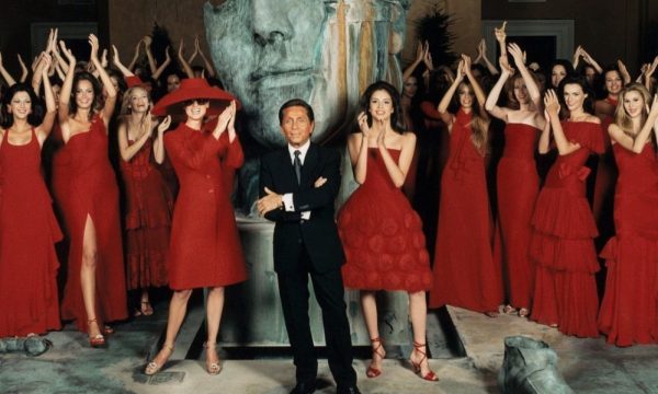 Valentino: Ο τελευταίος αυτοκράτορας της dolce vita και του εκθαμβωτικού