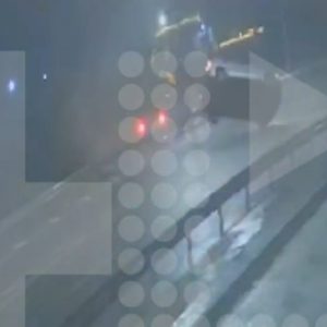 Ηλεία: Η στιγμή που ανεμοστρόβιλος ανατρέπει αυτοκίνητο στο Γιαννιτσοχώρι