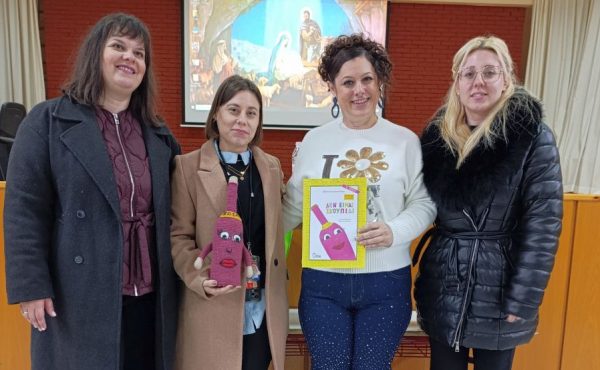 Η συγγραφέας Εβίτα Κωνσταντίνου επισκέφθηκε το 16ο Πειραματικό Δημοτικό Σχολείο Λαμίας