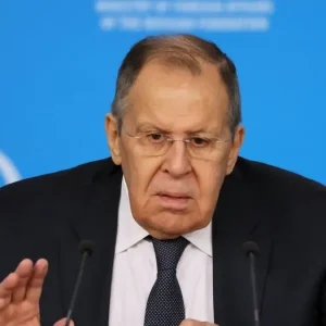 Λαβρόφ: «Η Δύση προετοιμάζεται για πόλεμο με τη Ρωσία»