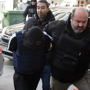 Χτύπησαν άγρια μέσα στις φυλακές τον 16χρονο που σκότωσε τον 17χρονο στις Σέρρες – Τον μαστίγωσαν με ηλεκτρικό καλώδιο