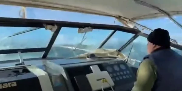 Διακομιδή 3χρονου από τη Σκιάθο στο Βόλο: Κόβει την ανάσα η «μάχη» με τα μανιασμένα κύματα (ΒΙΝΤΕΟ)