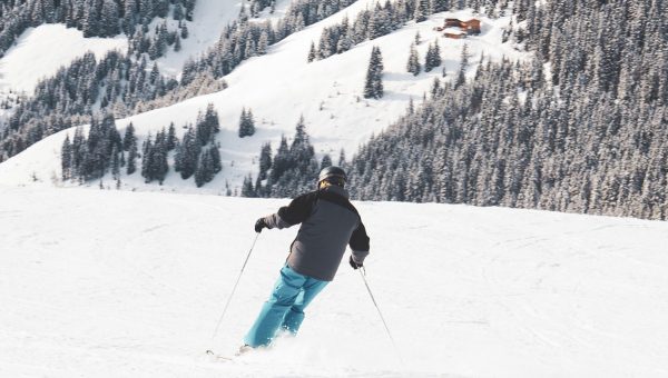 Ελβετία: Άνδρας σώζει σκιέρ που ήταν θαμμένος κάτω από χιονοστιβάδα – Δείτε βίντεο