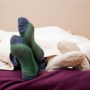 Το να κοιμάστε με κάλτσες μπορεί να σας βοηθήσει να έχετε καλύτερο ύπνο, λέει η επιστήμη
