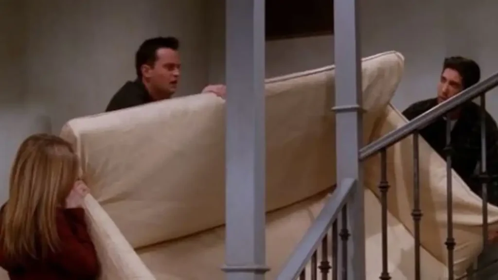 «Pivot»: Λύση στο διάσημο πρόβλημα «μετακίνησης του καναπέ» που έγινε viral από «Τα Φιλαράκια» έδωσε μαθηματικός