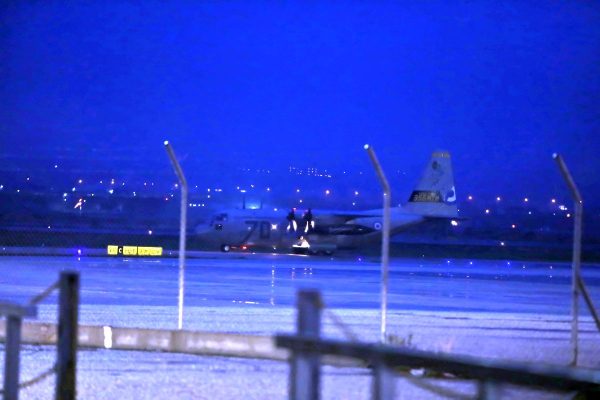 Στη Θεσσαλονίκη το C-130 με τις σορούς των επτά οπαδών του ΠΑΟΚ που σκοτώθηκαν στη Ρουμανία - Τρισάγιο στην Τούμπα
