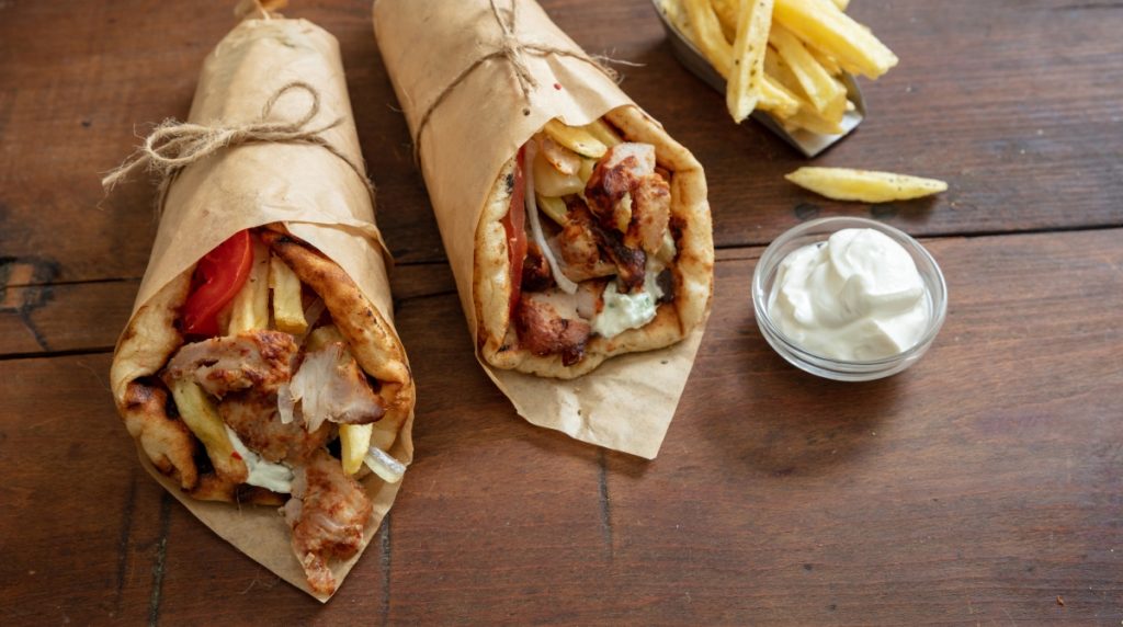 Σουβλάκι: Πότε αναμένεται να αυξηθεί ξανά η τιμή του