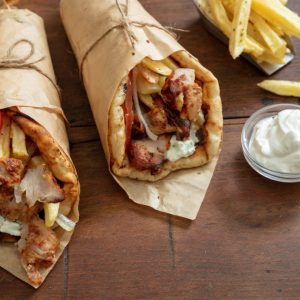 Σουβλάκι: Πότε αναμένεται να αυξηθεί ξανά η τιμή του