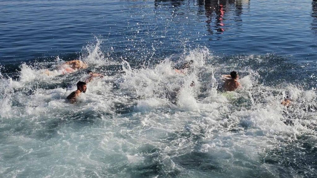 Ανακοίνωση από το Λιμενικό Τμήμα Αγίου Κωνσταντίνου για όσους βουτήξουν για τον Τίμιο Σταυρό