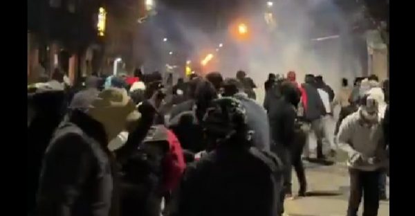 Στους έξι οι νεκροί από τις ταραχώδεις διαδηλώσεις κατά της ακρίβειας σε διάφορες πόλεις του Ιράν