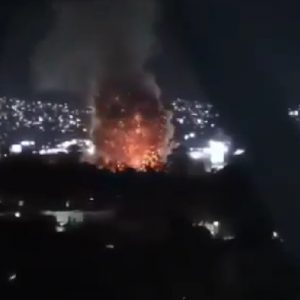 Εκρήξεις και σειρήνες αεροπορικού συναγερμού στο Καράκας της Βενεζουέλας, κατάσταση έκτακτης ανάγκης κήρυξε ο Μαδούρο