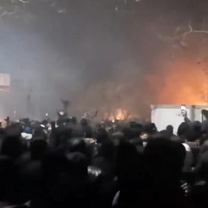 Χάος στο Ιράν: Βίντεο με πυροβολισμούς κατά διαδηλωτών – Τεχεράνη και Ουάσιγκτον εξαπολύουν απειλές