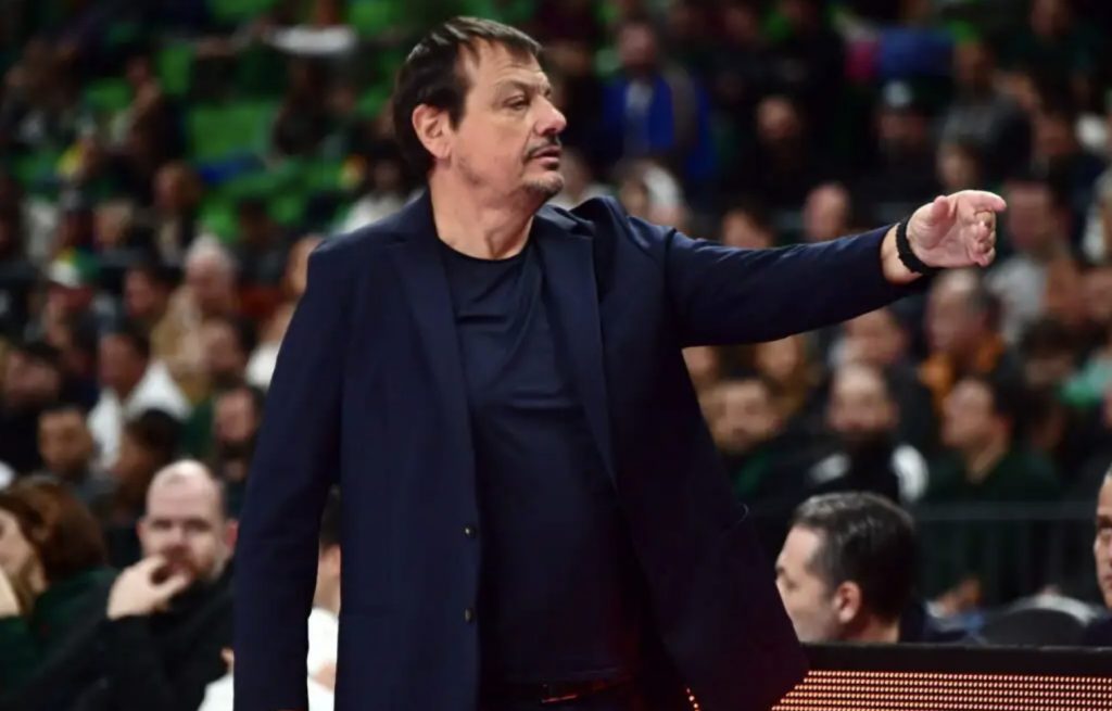 Έξαλλος ο Αταμάν έκοψε το ρεπό των παικτών του: «Πρέπει να δουλέψω τη νοοτροπία, ο Ολυμπιακός κέρδισε με 40 πόντους»